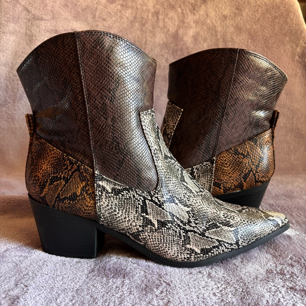 Just Fab Women's  Western Boots Bootie Snakeskin size 8 - Picture 3 of 10